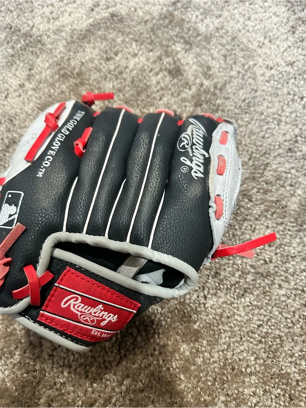 Rawlings White and Red Leather Baseball Glove - Signature Palm